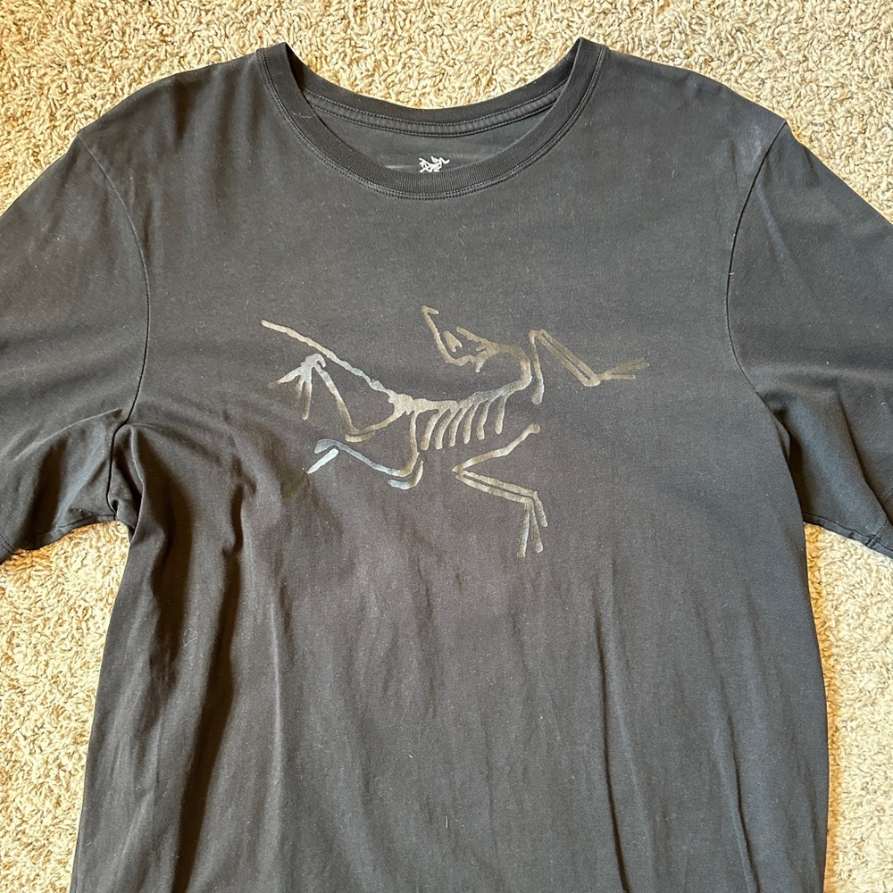 Men’s Arc’Teryx logo t shirt